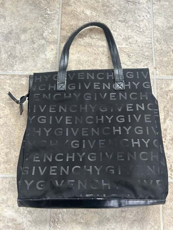 Givenchy - Picture 5 of 9